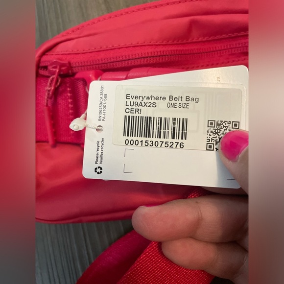 Lululemon Everywhere belt bag cherry mist color 1L - Picture 7 of 8